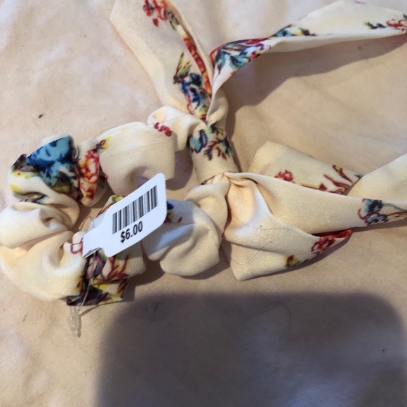 NWT Free People Bow - Picture 3 of 3